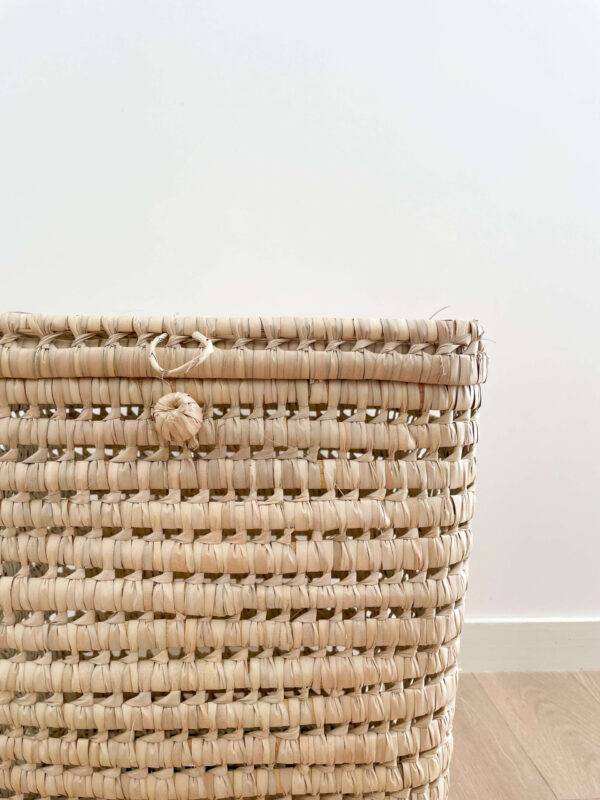 Square Wicker Laundry Basket with Lid – Handwoven Storage Hamper (41x40x34 cm)