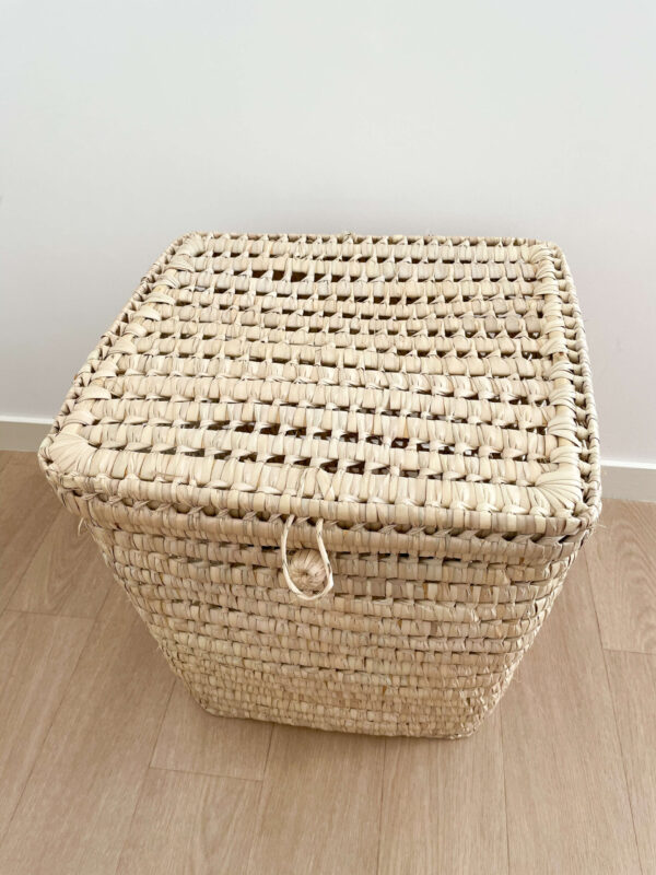 Square Wicker Laundry Basket with Lid – Handwoven Storage Hamper (41x40x34 cm)