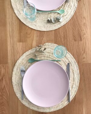 Set-de-table-rond-en-osier-1-scaled-2