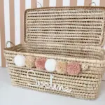 Personalized Moroccan Chest with Tassels – Handwoven Palm Leaf Trunk in Old Pink, Ecru & Nude (60cm & 80cm)