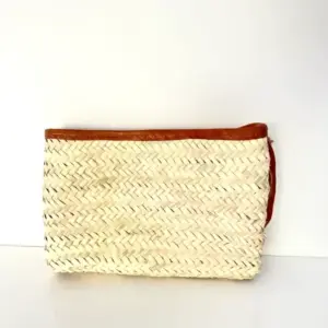 Handwoven Doum Palm & Leather Clutch – 28×20 cm | Moroccan Artisan Pouch