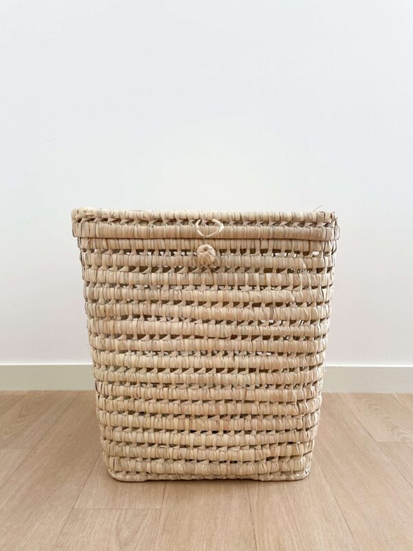 Square Wicker Laundry Basket with Lid – Handwoven Storage Hamper (41x40x34 cm)