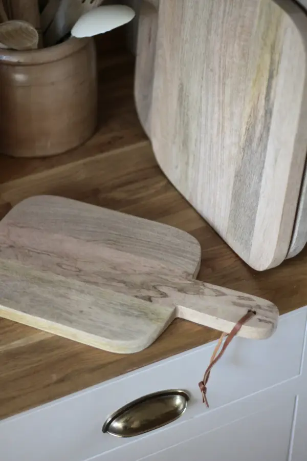 Handcrafted Mango Wood Chopping Board – Sustainable Cutting