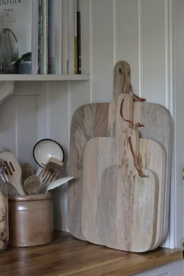 Handcrafted Mango Wood Chopping Board – Sustainable Cutting