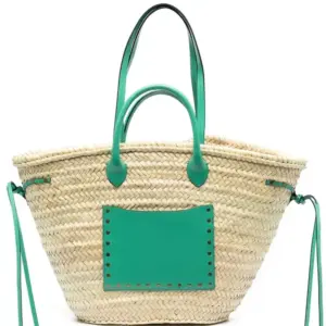 Chic Handwoven Beach Basket – Natural Palm Leaf Tote