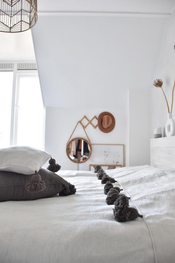 Pom Pom Wool Throw Blanket – Handwoven Moroccan Blanket
