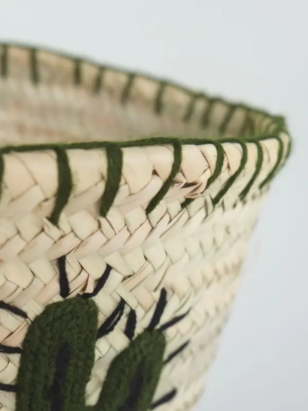 Medium Cactus Raffia Shopper – Handwoven Straw Bag with Cactus