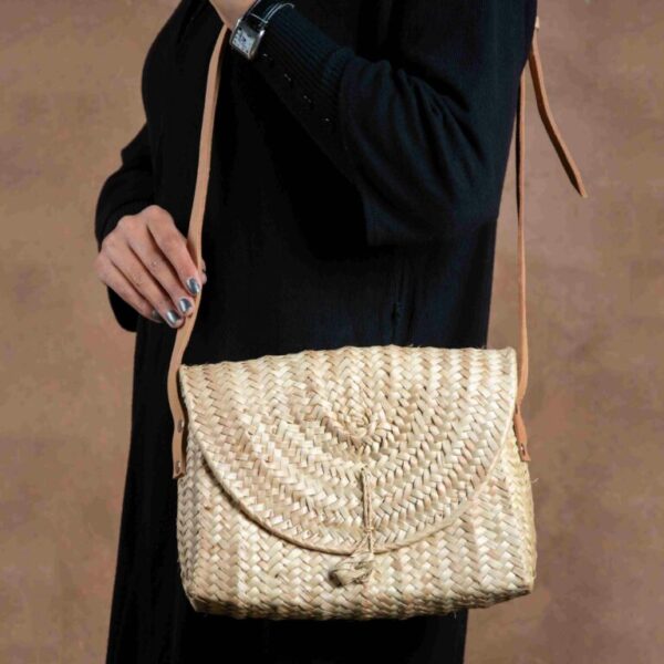 Natural Straw Closure Bag – Handmade Palm Leaf Bag