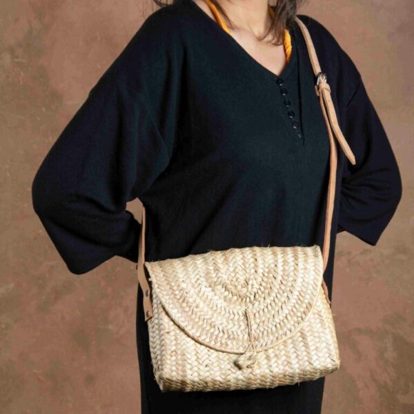 Natural Straw Closure Bag – Handmade Palm Leaf Bag