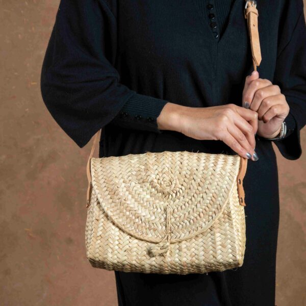 Natural Straw Closure Bag – Handmade Palm Leaf Bag