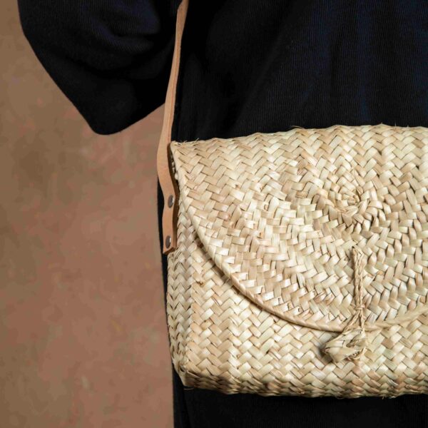 Natural Straw Closure Bag – Handmade Palm Leaf Bag