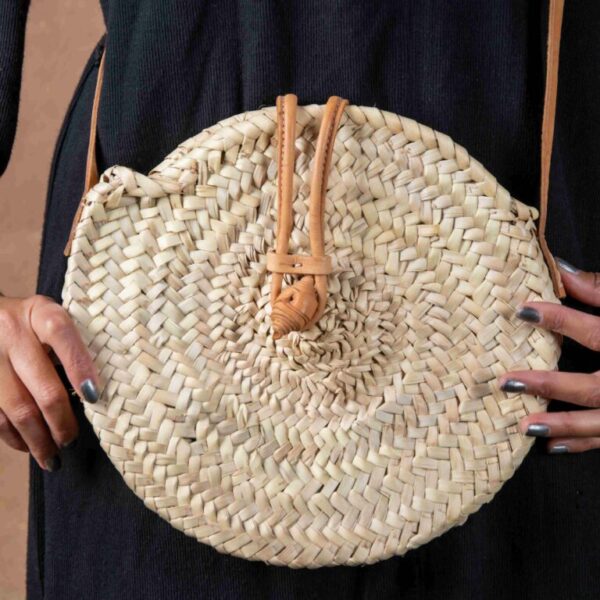 Round Closure Strap Bag – Small Handmade Natural Palm Leaf bag