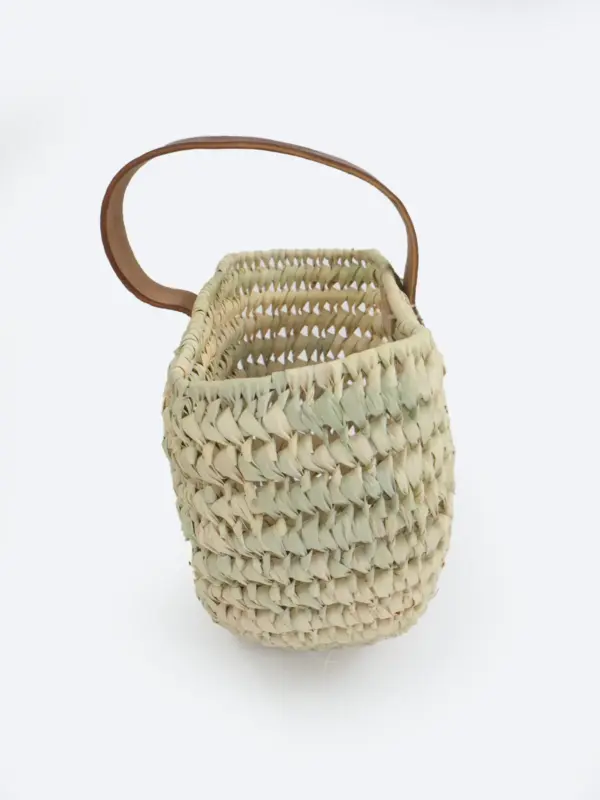 Raffia Crescent Shopper – Semi-Circle Palm Leaf Bag with Tan