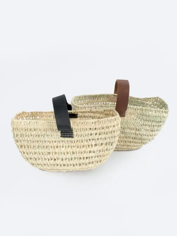 Raffia Crescent Shopper – Semi-Circle Palm Leaf Bag with Tan