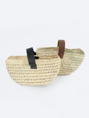 Raffia Crescent Shopper – Semi-Circle Palm Leaf Bag with Tan