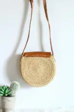 Round Raffia Flower Bag – Natural Palm Leaf & Leather Crossbody
