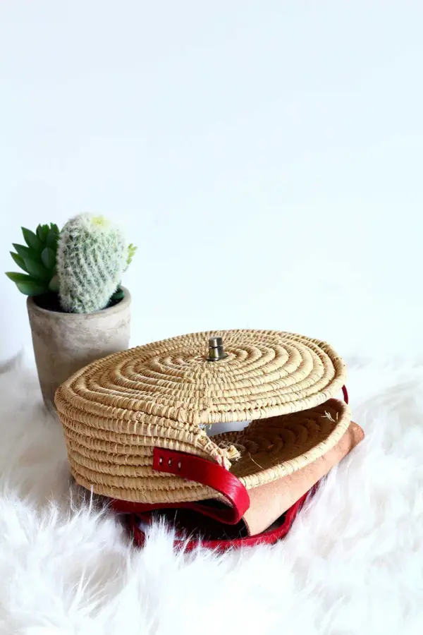 Red Round Raffia Crossbody – Handmade Natural Raffia Circle