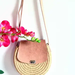 Round Raffia Camel Crossbody – Handmade Natural Raffia Circle