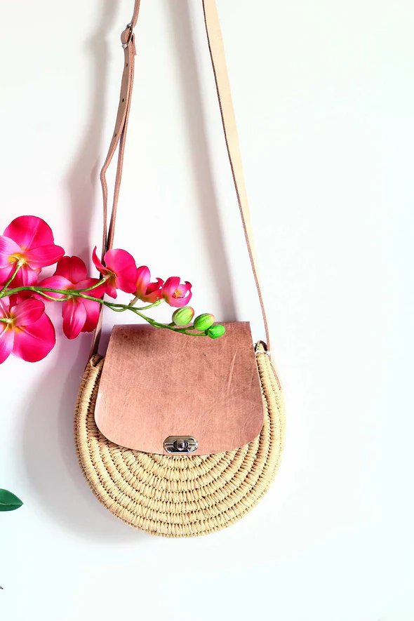Round Raffia Camel Crossbody – Handmade Natural Raffia Circle
