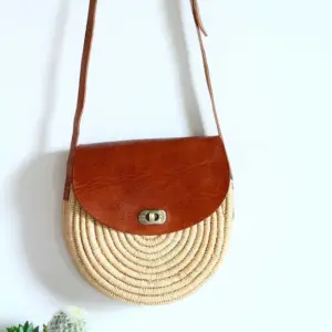 Woven Dark Tan Raffia Crossbody Bag – Handmade Natural Raffia