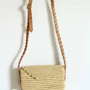 Envelope Raffia Leather Crossbody – Handmade Natural Raffia