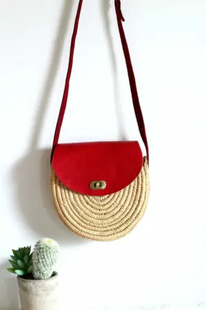 Red Round Raffia Crossbody – Handmade Natural Raffia Circle