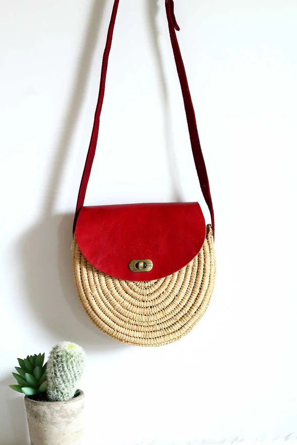 Red Round Raffia Crossbody – Handmade Natural Raffia Circle