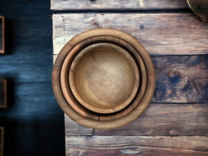 🥣 Handmade Moroccan Walnut Wood Bowl Set – Set of 3