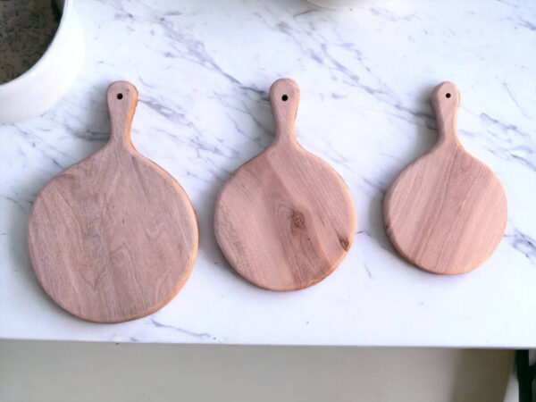 🍕 Moroccan Walnut Round Chopping Board | Handmade Paddle-Style Pizza Board