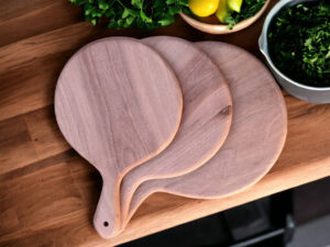 🍕 Moroccan Walnut Round Chopping Board | Handmade Paddle-Style Pizza Board