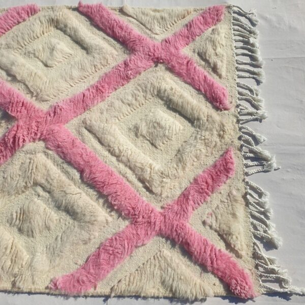 Tiwli | White & Pink Moroccan Rug 3x5 – Beni Ourain Ultra Soft | 115x166 cm