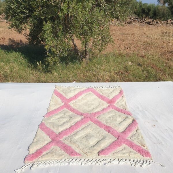 Tiwli | White & Pink Moroccan Rug 3x5 – Beni Ourain Ultra Soft | 115x166 cm