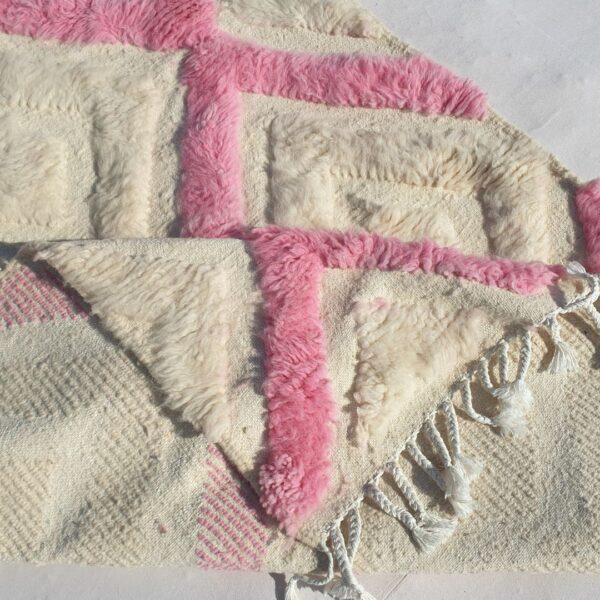 Tiwli | White & Pink Moroccan Rug 3x5 – Beni Ourain Ultra Soft | 115x166 cm