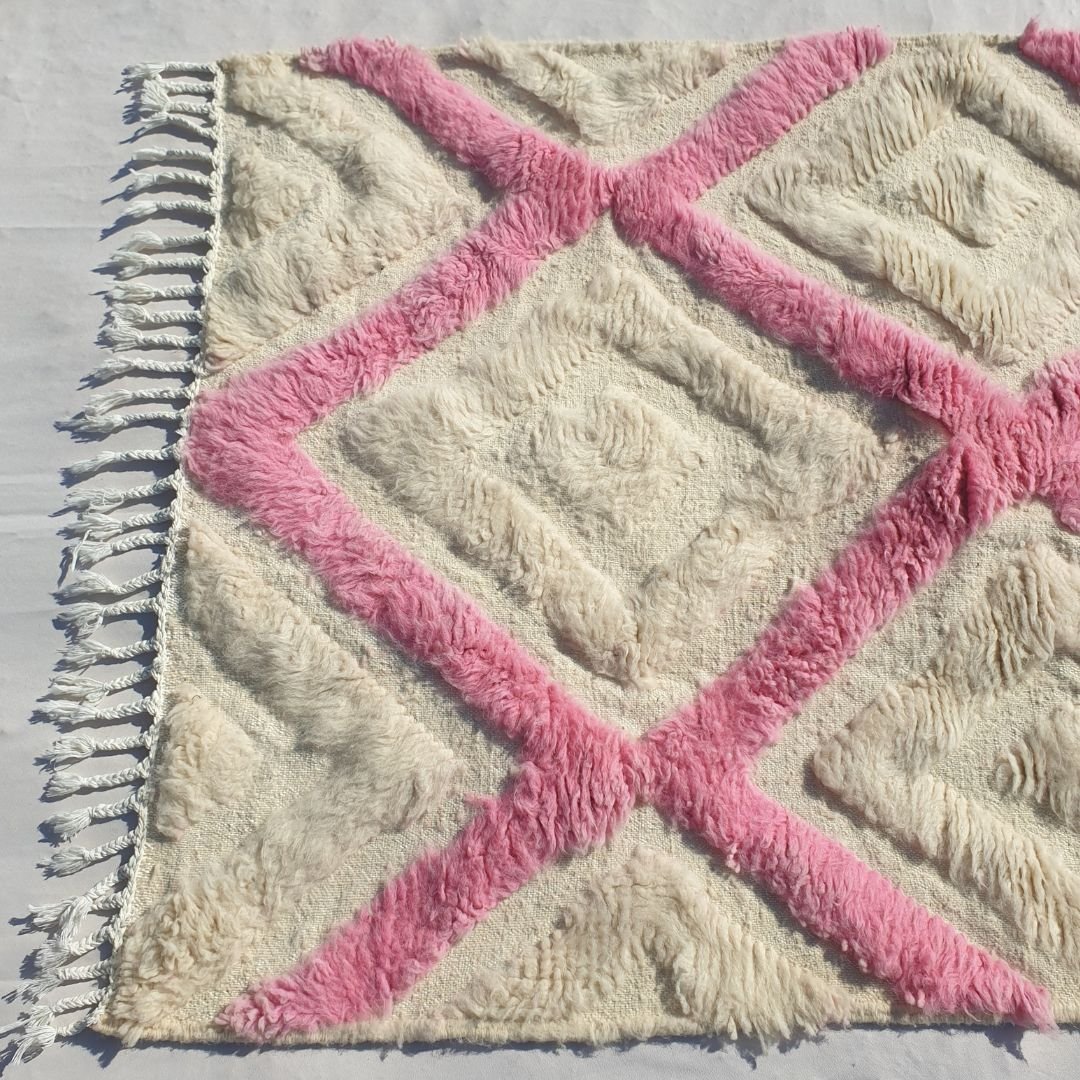 tiwli-white-pink-moroccan-rug-3×5-beni-ourain-ultra-soft-377×544-ft-115×166-cm-952186