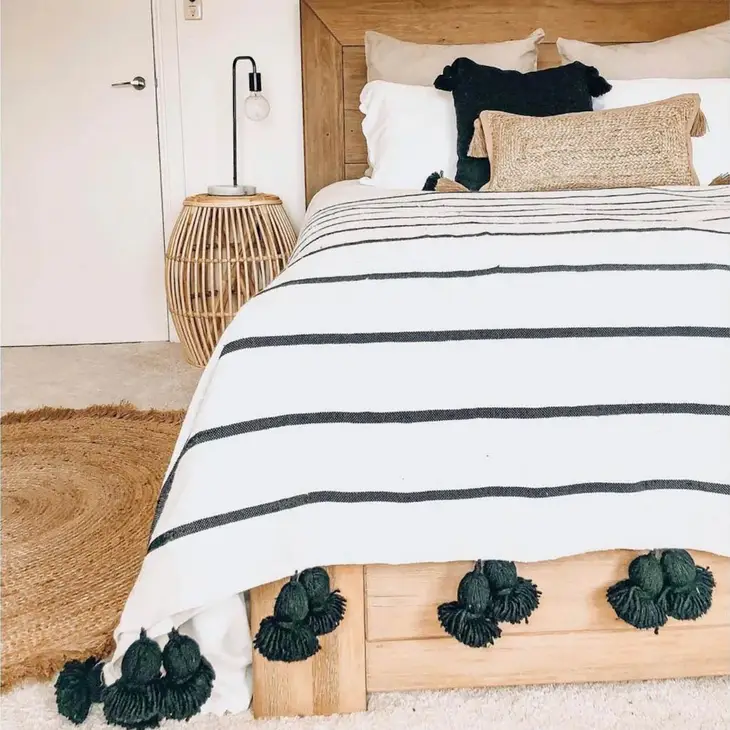 Handwoven Moroccan PomPom Blanket – Luxurious Cotton Throw for Cozy & Boho Decor