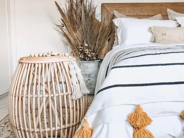 0cf5868aa3d63163c513330df27a0137c973c5e8a4e0a6c0af0c85effa8d7432-1.webp Handwoven Moroccan PomPom Blanket – 100% Cotton Throw for Boho & Cozy Decor