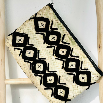 Handwoven Straw Pouch – Boho Chic Clutch for Everyday Essentials