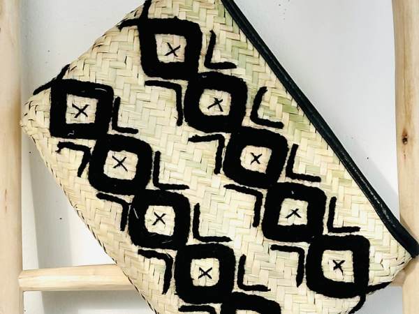 Handwoven Straw Pouch – Boho Chic Clutch for Everyday Essentials