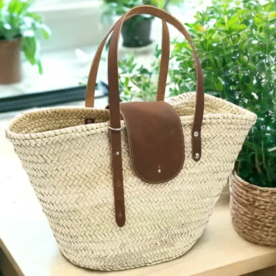 145e982e33afe095b61fb6555d3d24a482c7c1e1df622015b6c1fdd6248e9cff-1.webp French Straw Tote Bag – Handwoven Palm Leaf Basket with Tan Brown Leather Handles