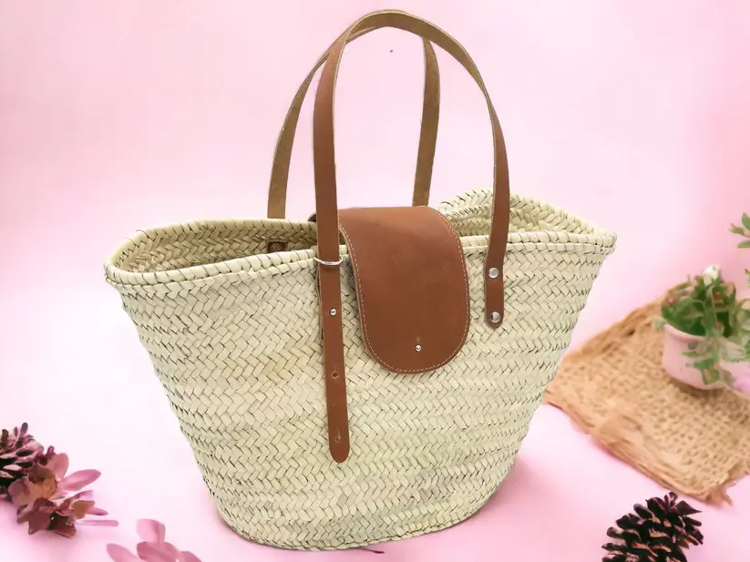 1883f08947817781b9feaf48558f0f2a1e1875dc9dc2e4f68d109b4e3295dc63-1.webp French Straw Tote Bag – Handwoven Palm Leaf Basket with Tan Brown Leather Handles
