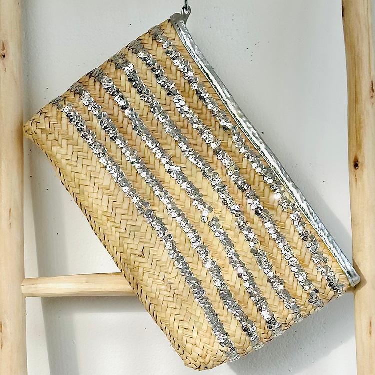 Handwoven Straw Pouch – Boho Chic Clutch for Everyday Essentials
