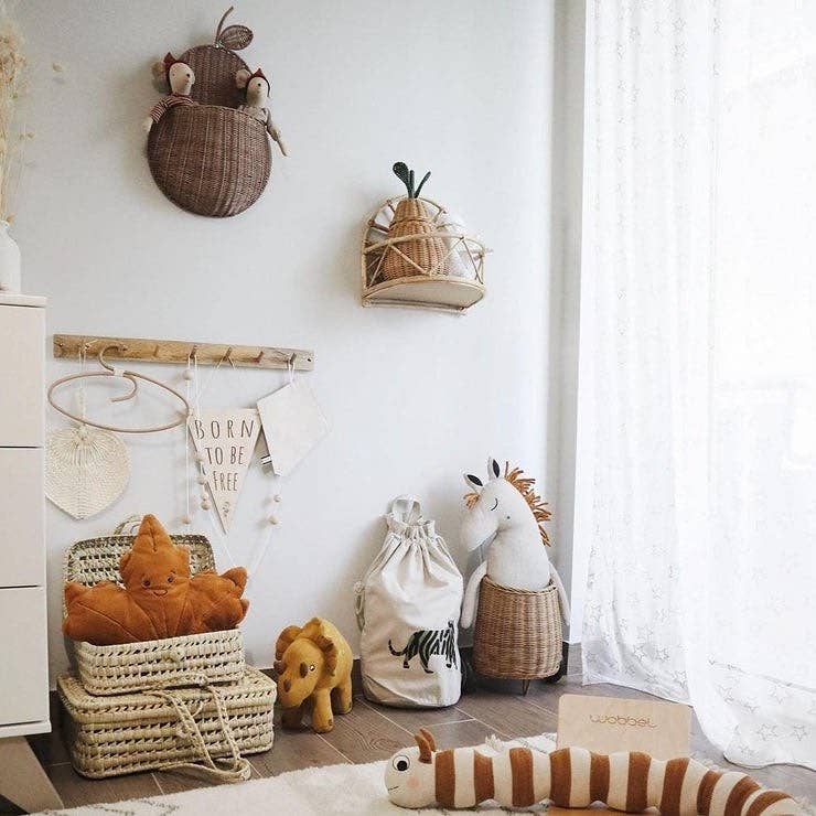 2ef2cadb35ea439a5b5120abcd9b2bd90d91790cfa0753d6b1ca9a63d62a925a-1.jpeg Handwoven Palm Leaf Suitcase | Moroccan Eco-Friendly Storage