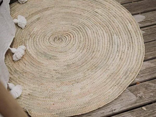 🌸🛏️ Round Braided Carpet in Palm Leaf