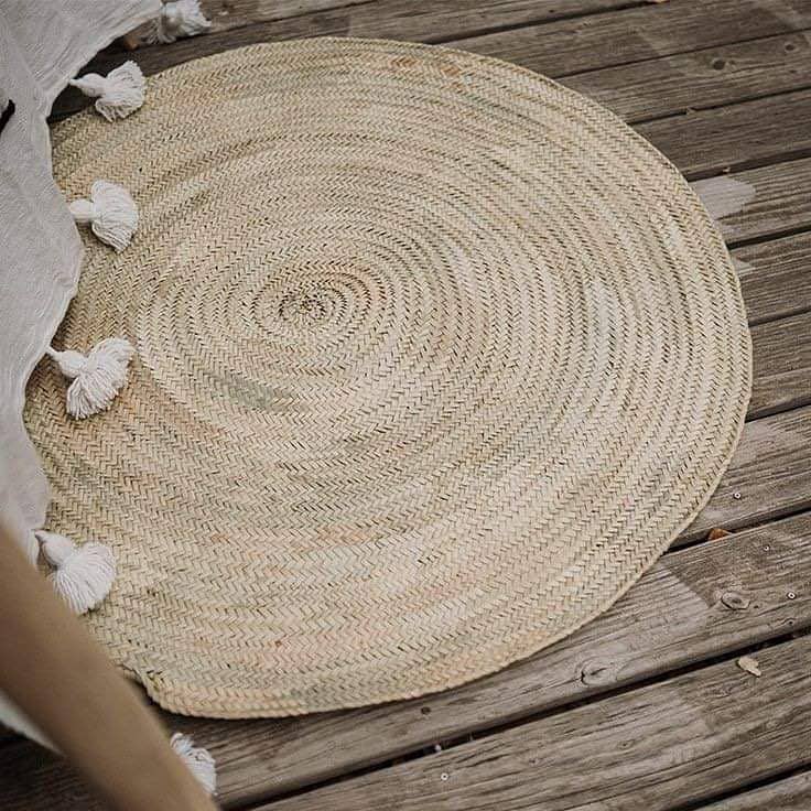 🌸🛏️ Round Braided Carpet in Palm Leaf