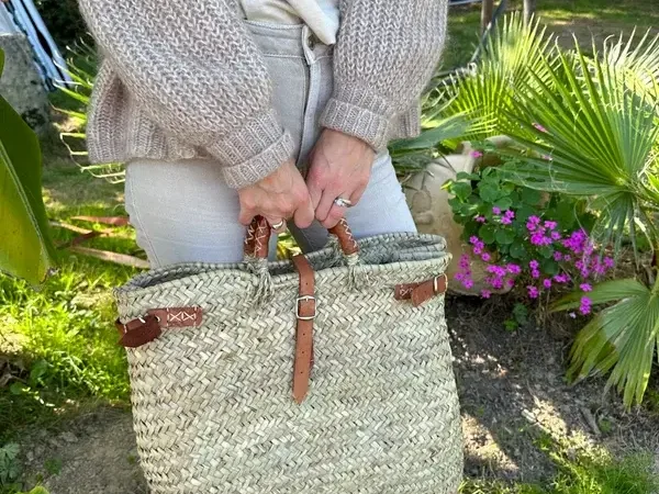 42ed2e2b0adf45e60843fc980ff04a1041f0a1aeff662c503b47e42e50d254e5-1.webp Handwoven Palm Leaf & Leather Handbag β Moroccan Artisan Tote (38Γ35 cm)