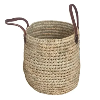 67e6690ac73199a8a5ca87539a9328c22612b9f4c842ad26f7d2c598677802c2-1.webp Handwoven Bucket Basket – Palm Leaf & Leather Storage Solution