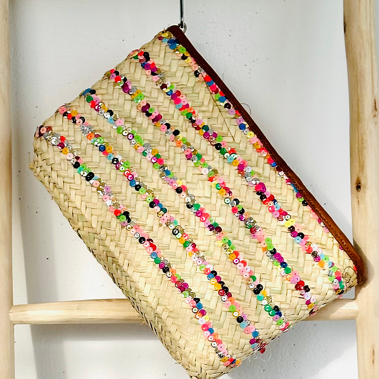 Handwoven Straw Pouch – Boho Chic Clutch for Everyday Essentials