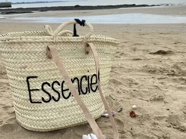 Handwoven Moroccan Shopping Basket – Palm Leaf Market & Beach Tote