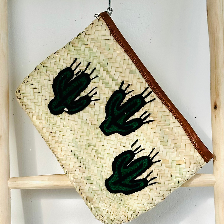 Handwoven Straw Pouch – Boho Chic Clutch for Everyday Essentials