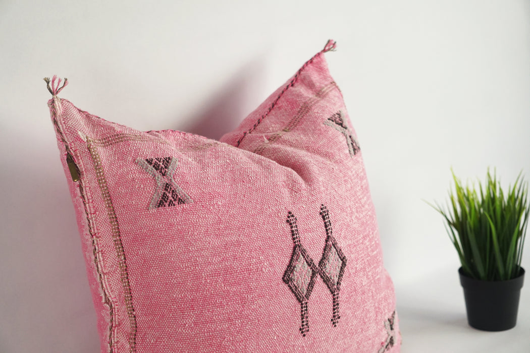 Light Pink Moroccan Cactus Silk Pillow Cover – Handwoven Sabra Cushion with YKK Zipper (50×50 cm / 60×40 cm)